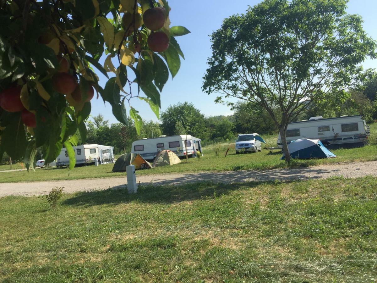 Camping du canal Kembs Bagian luar foto